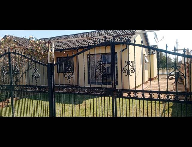 4 BEDROOM HOUSE FOR SALE IN VOSLOORUS EXT
